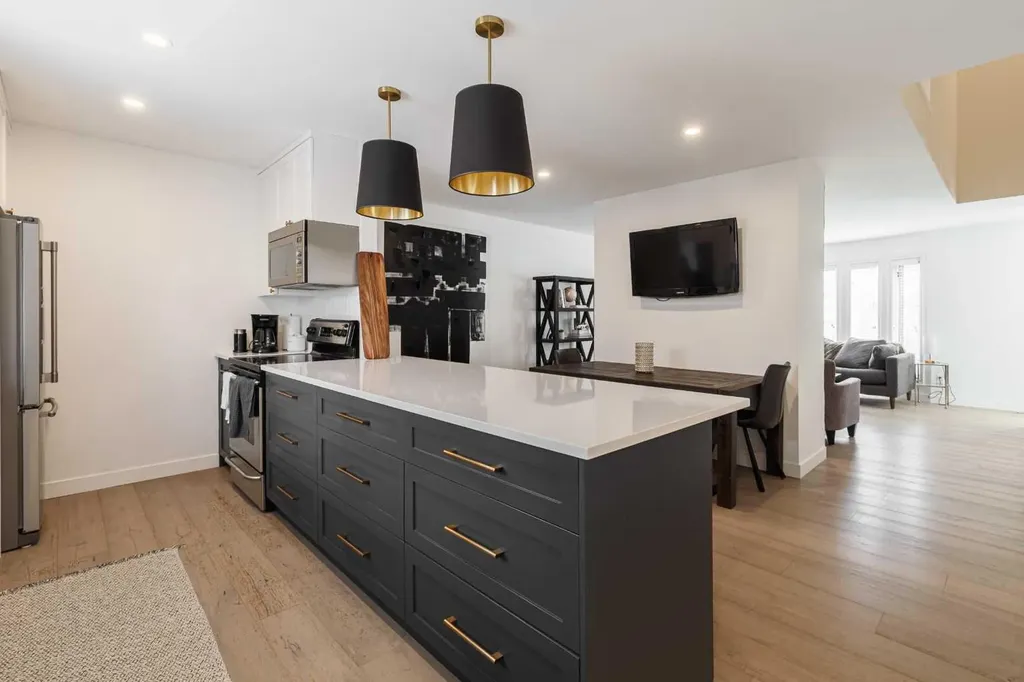 1124 14 Avenue SW Calgary AB t2r 0P2