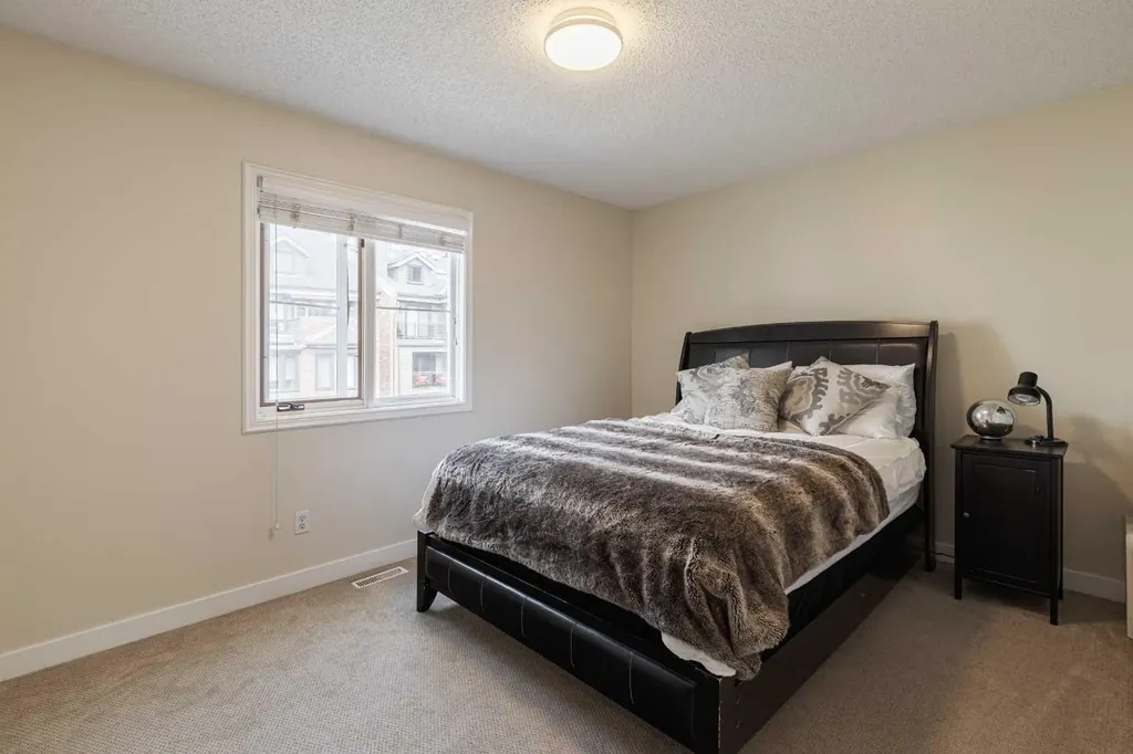 1124 14 Avenue SW Calgary AB t2r 0P2