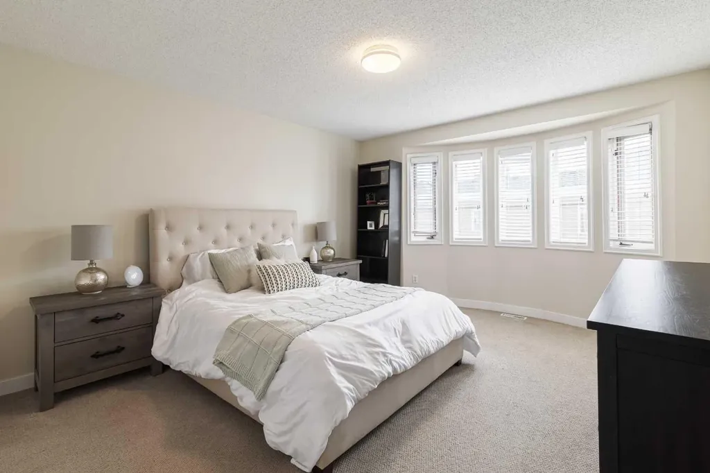 1124 14 Avenue SW Calgary AB t2r 0P2