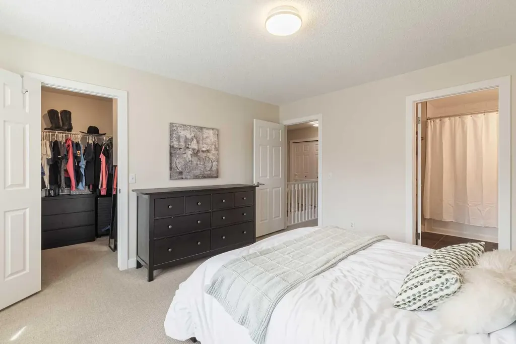 1124 14 Avenue SW Calgary AB t2r 0P2
