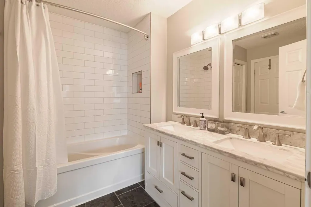 1124 14 Avenue SW Calgary AB t2r 0P2