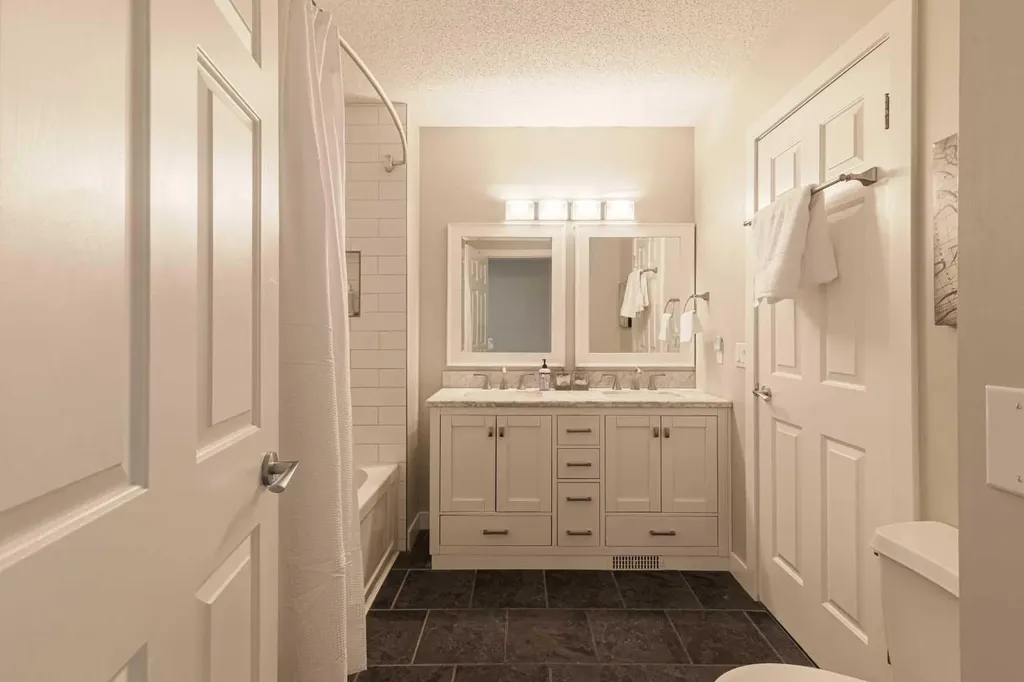 1124 14 Avenue SW Calgary AB t2r 0P2