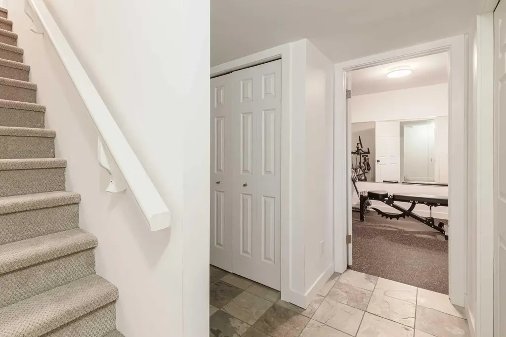1124 14 Avenue SW Calgary AB t2r 0P2