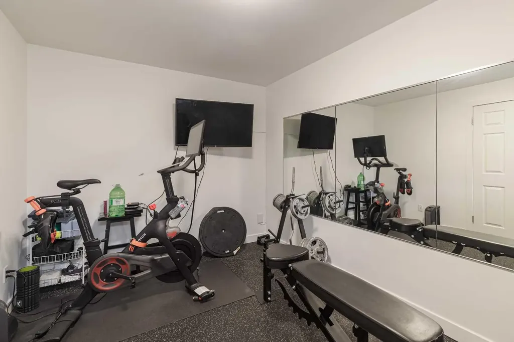 1124 14 Avenue SW Calgary AB t2r 0P2