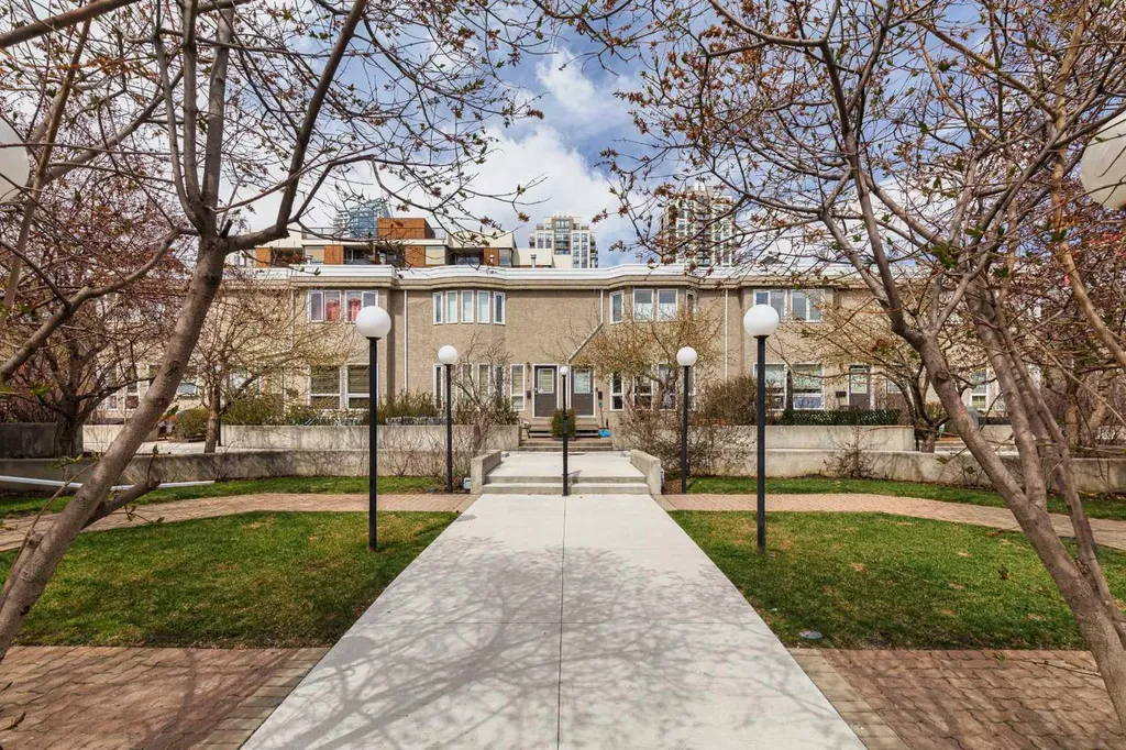 1124 14 Avenue SW Calgary AB t2r 0P2