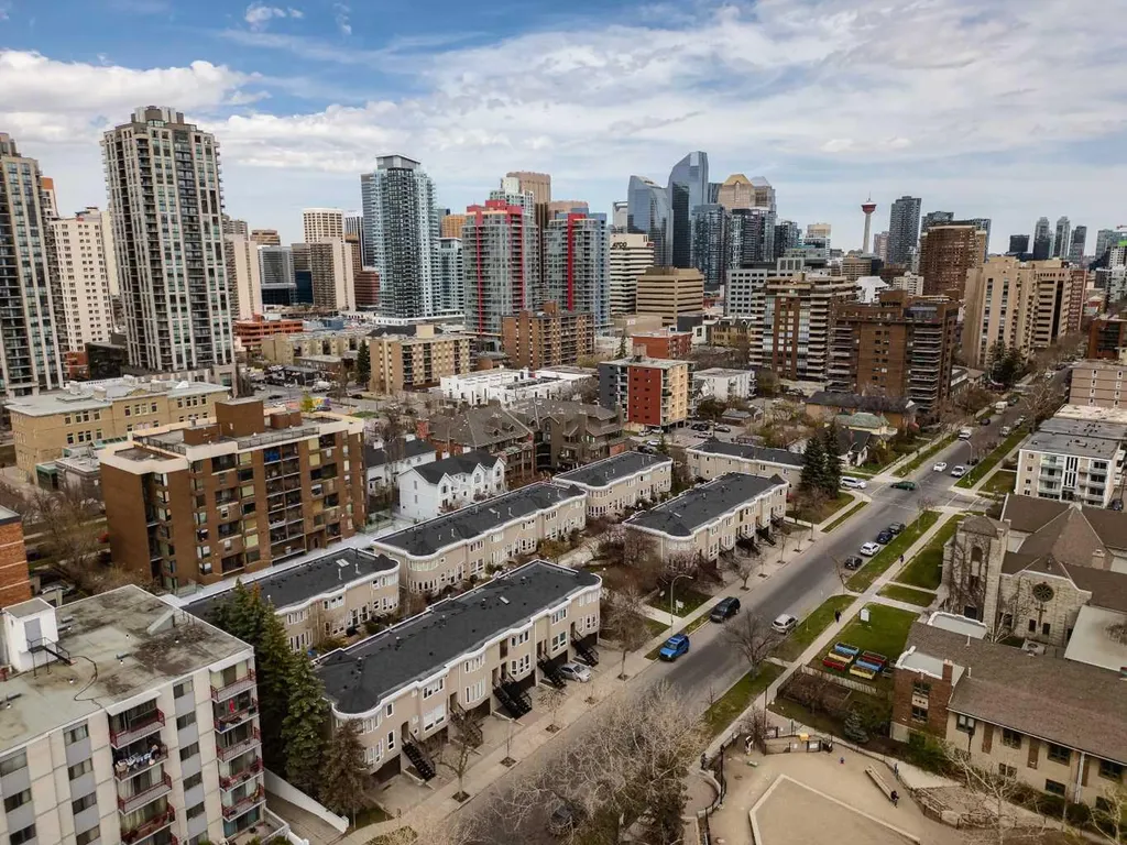 1124 14 Avenue SW Calgary AB t2r 0P2
