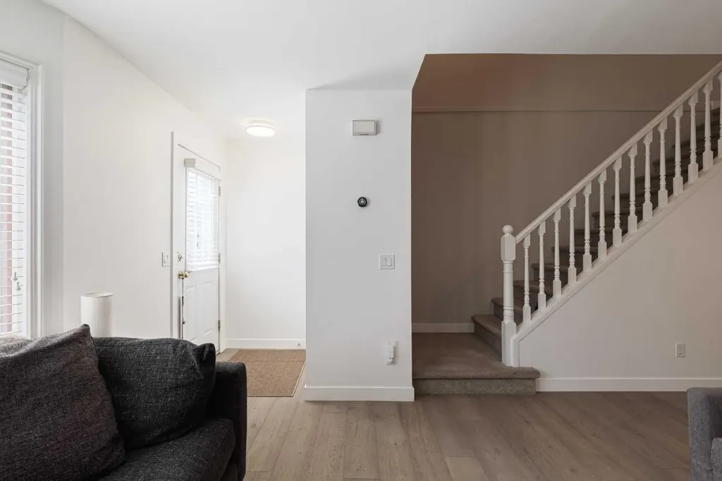 1124 14 Avenue SW Calgary AB t2r 0P2