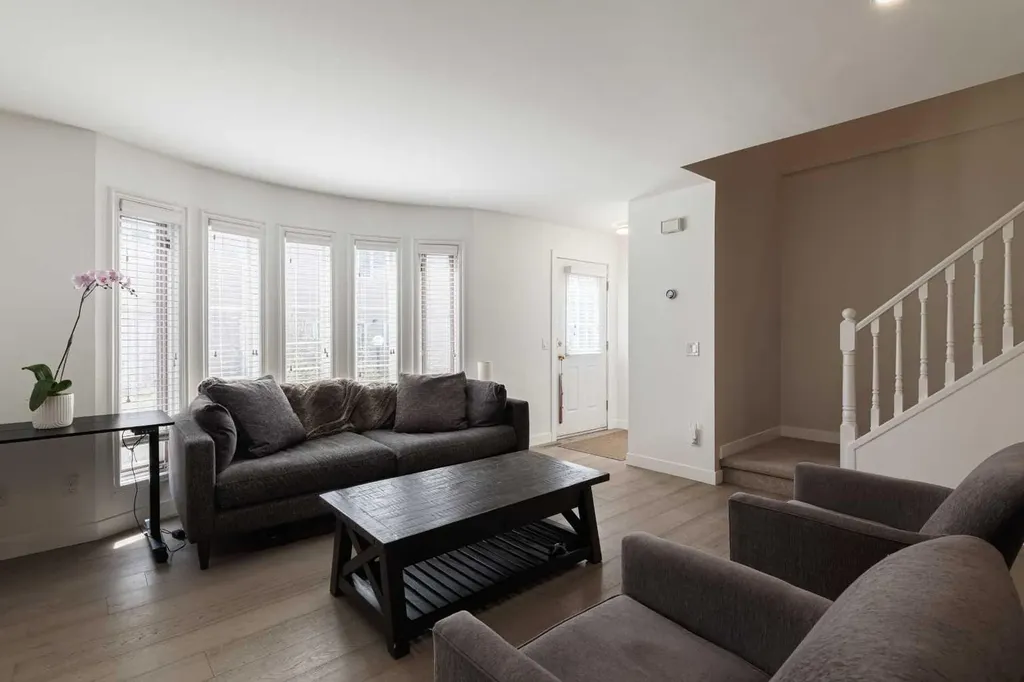 1124 14 Avenue SW Calgary AB t2r 0P2