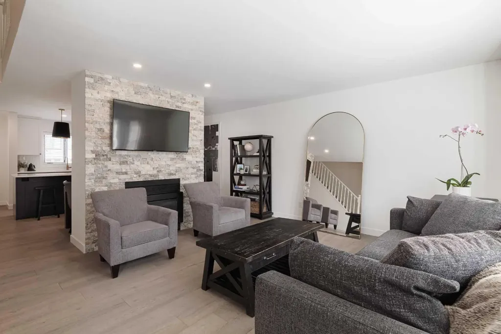 1124 14 Avenue SW Calgary AB t2r 0P2