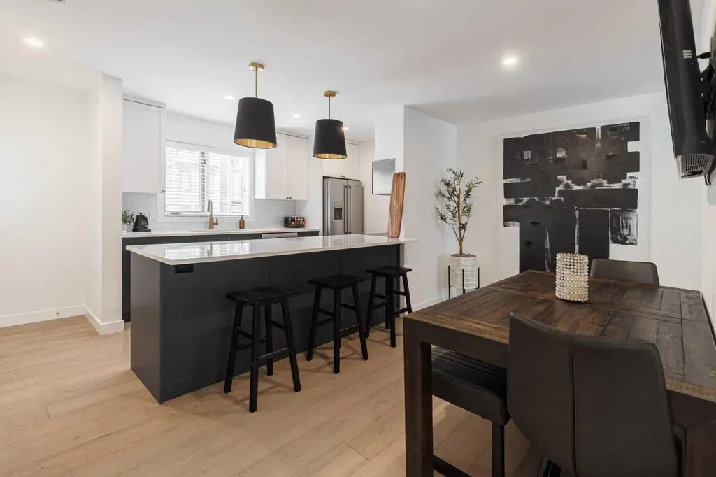 1124 14 Avenue SW Calgary AB t2r 0P2