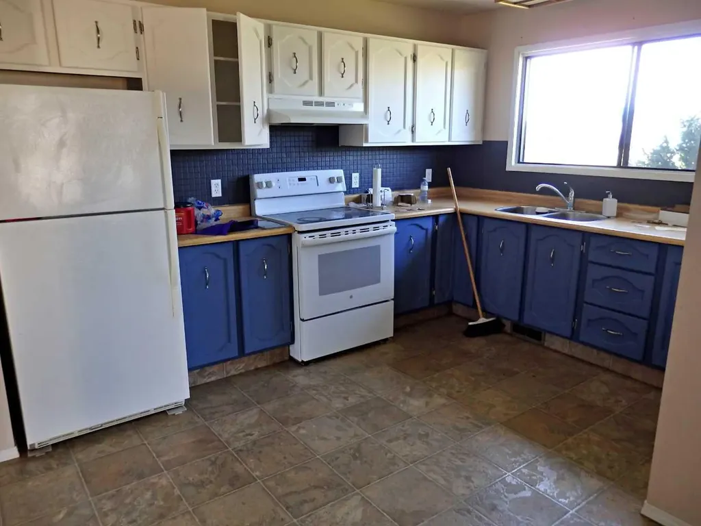 4243 48a Avenue Vermilion AB T9X 1P3