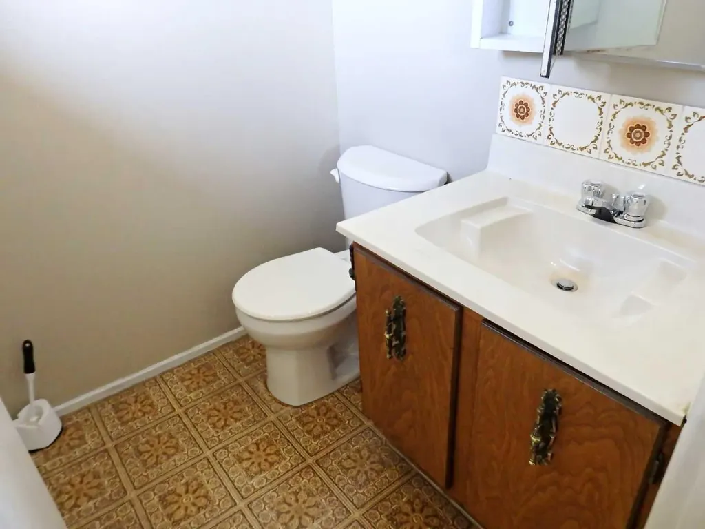 4243 48a Avenue Vermilion AB T9X 1P3
