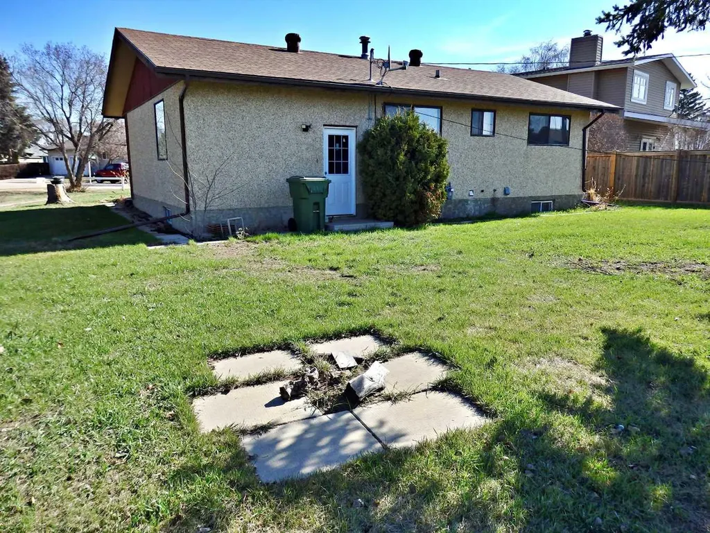 4243 48a Avenue Vermilion AB T9X 1P3