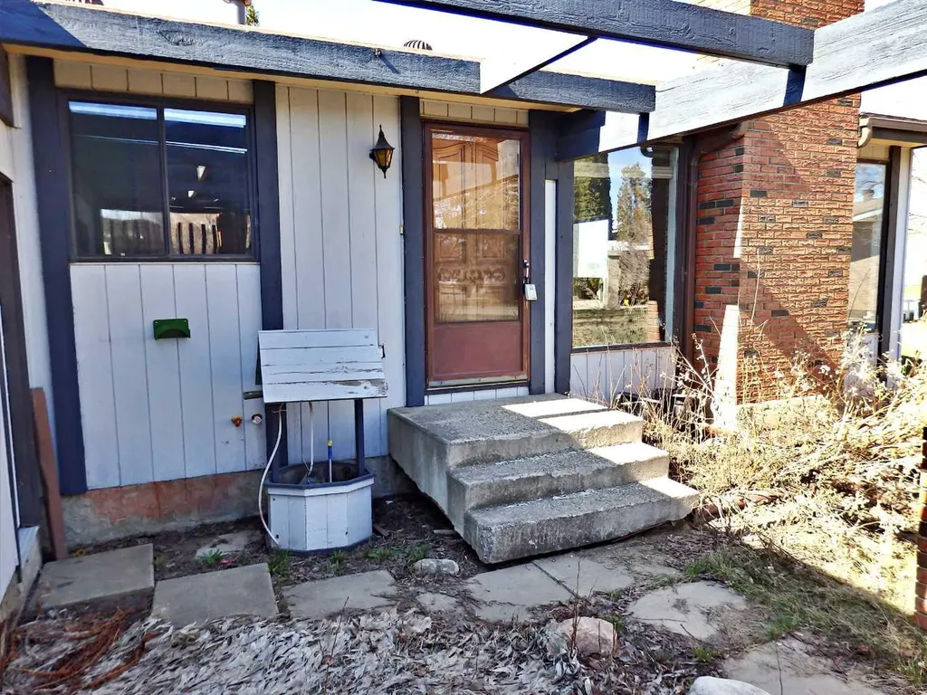 4243 48a Avenue Vermilion AB T9X 1P3