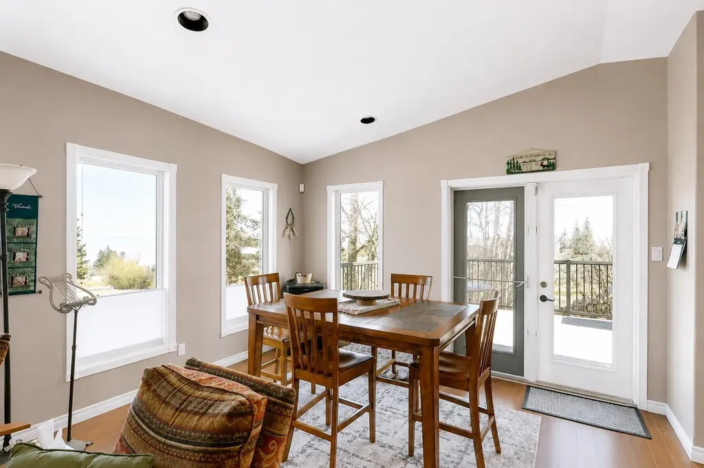 22 9 Street Canyon Creek AB T0G 2A0