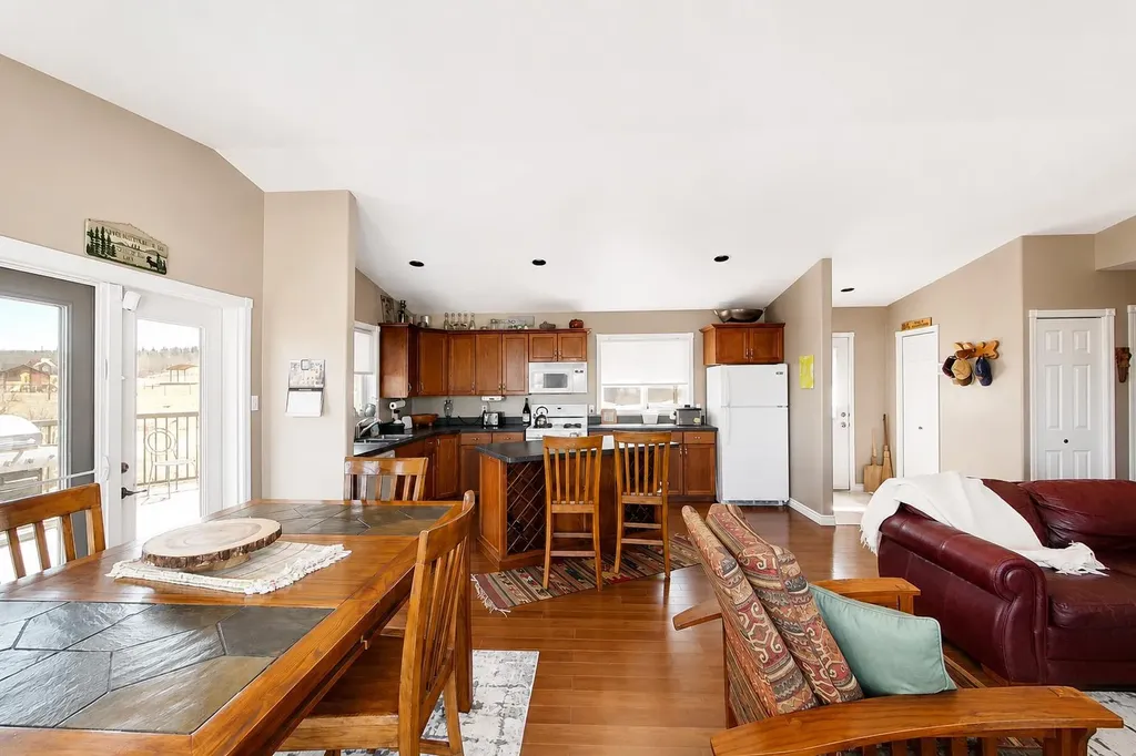 22 9 Street Canyon Creek AB T0G 2A0