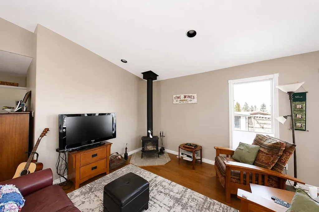 22 9 Street Canyon Creek AB T0G 2A0