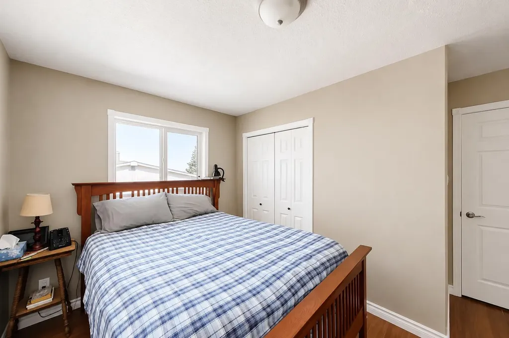 22 9 Street Canyon Creek AB T0G 2A0