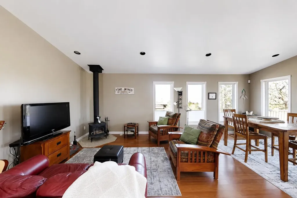 22 9 Street Canyon Creek AB T0G 2A0