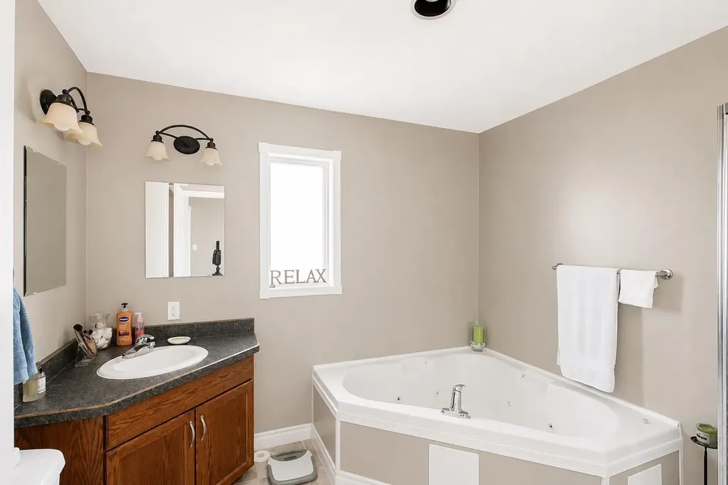 22 9 Street Canyon Creek AB T0G 2A0