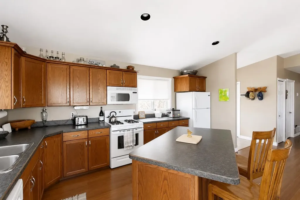 22 9 Street Canyon Creek AB T0G 2A0