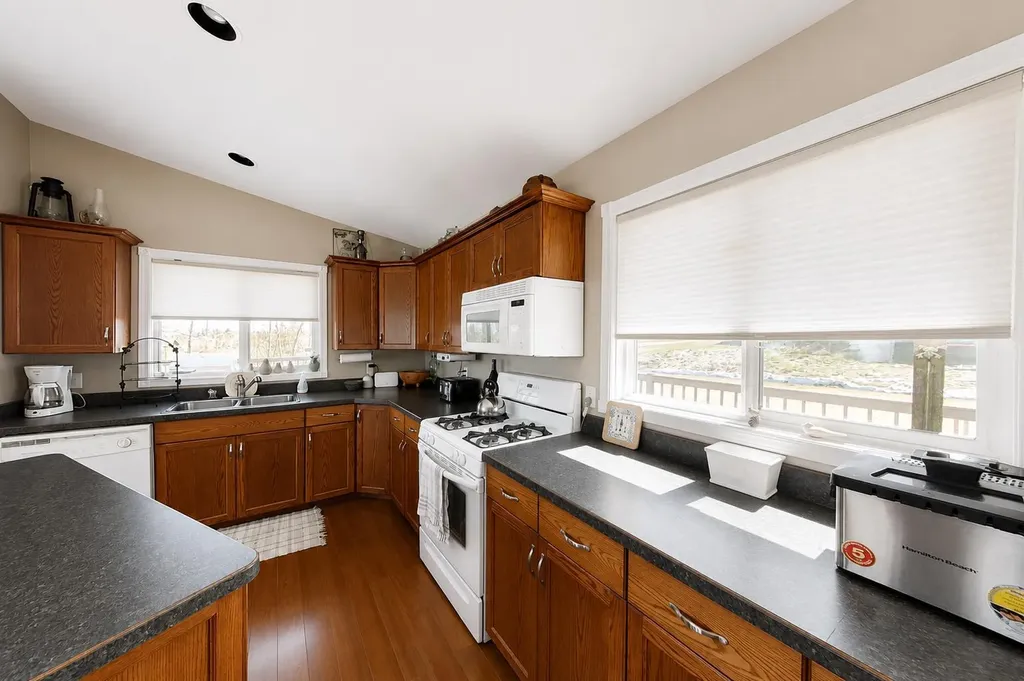 22 9 Street Canyon Creek AB T0G 2A0