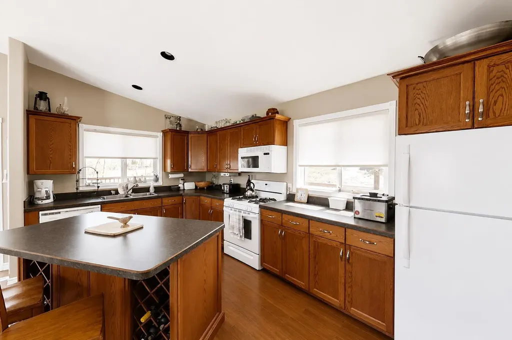 22 9 Street Canyon Creek AB T0G 2A0