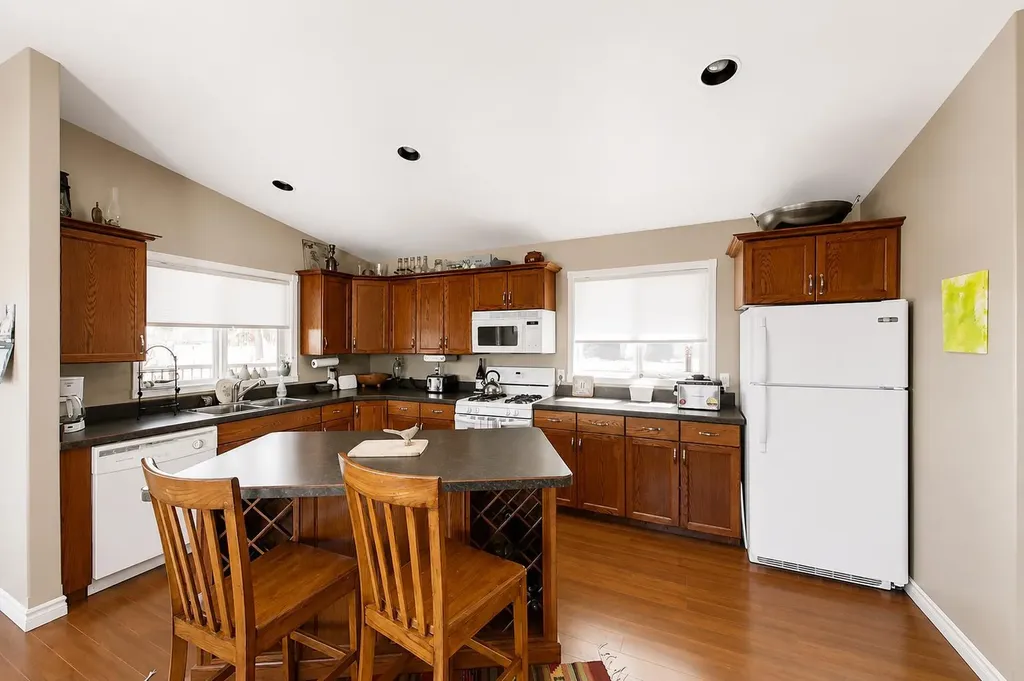 22 9 Street Canyon Creek AB T0G 2A0