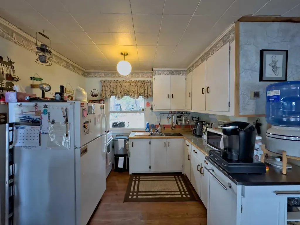 12 Lee Lake Road Rural Pincher Creek No. 9 M.d. Of AB T0K 1W0