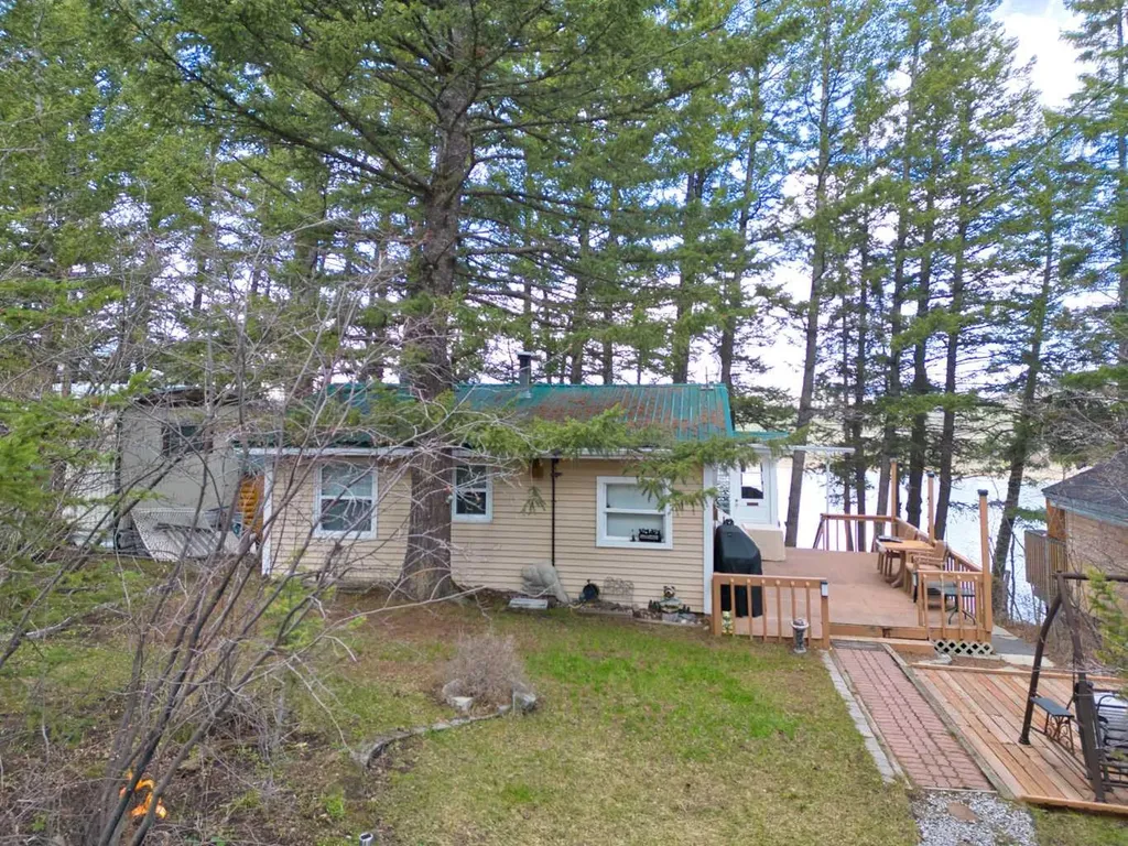 12 Lee Lake Road Rural Pincher Creek No. 9 M.d. Of AB T0K 1W0