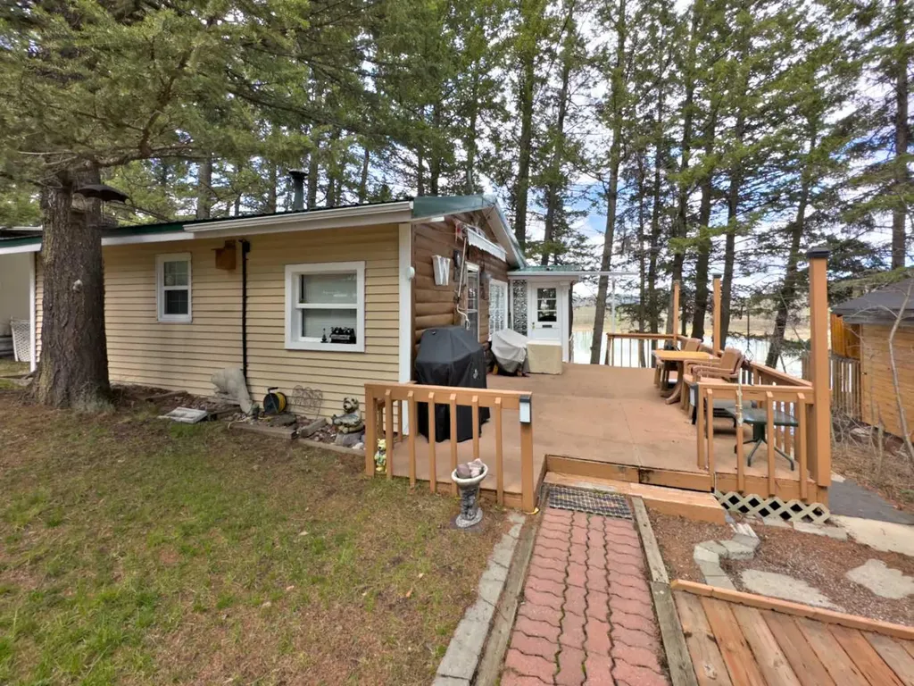 12 Lee Lake Road Rural Pincher Creek No. 9 M.d. Of AB T0K 1W0