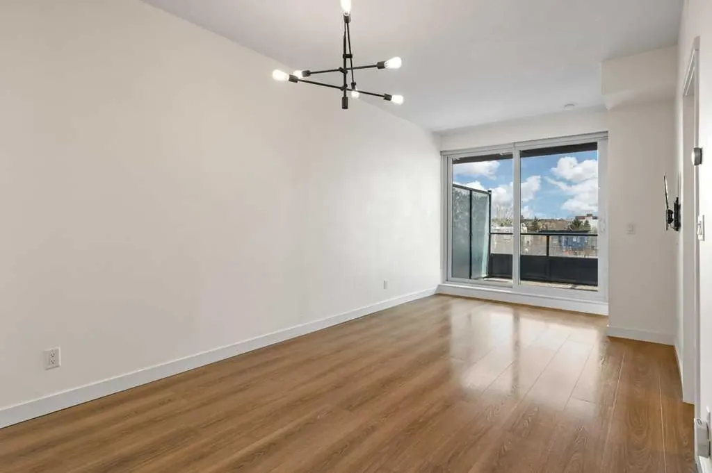 301 10 Street NW Calgary AB T2N 1V5