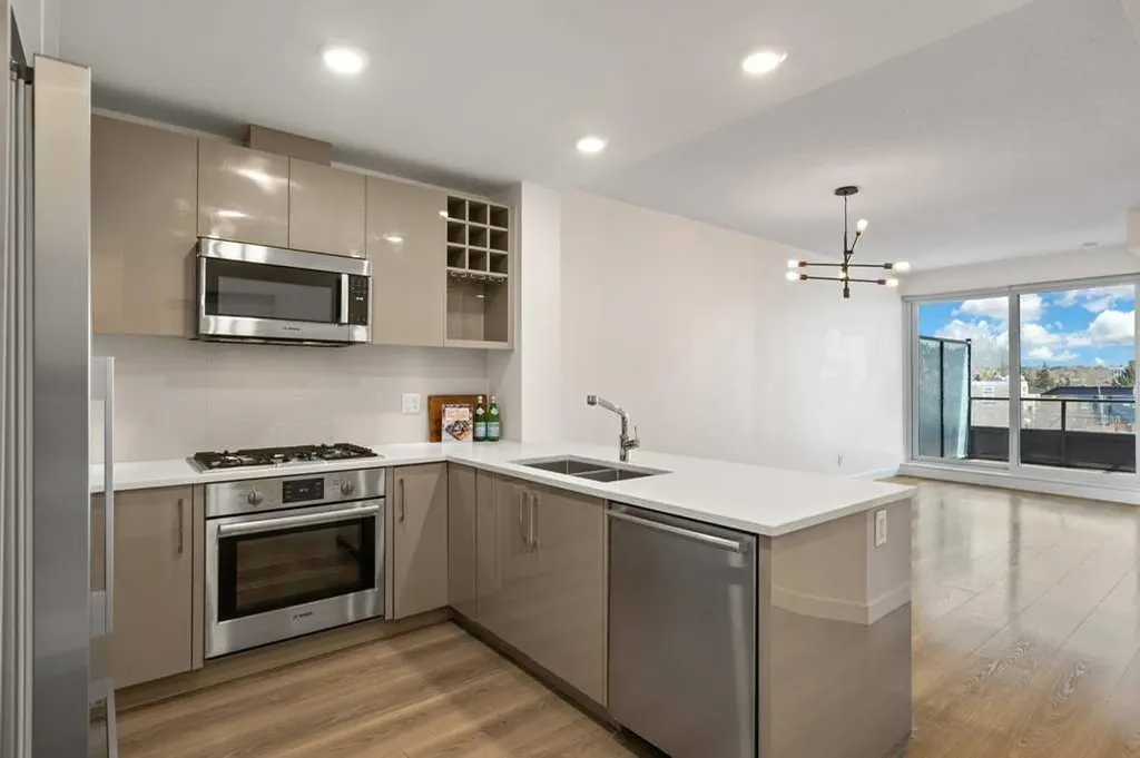 301 10 Street NW Calgary AB T2N 1V5