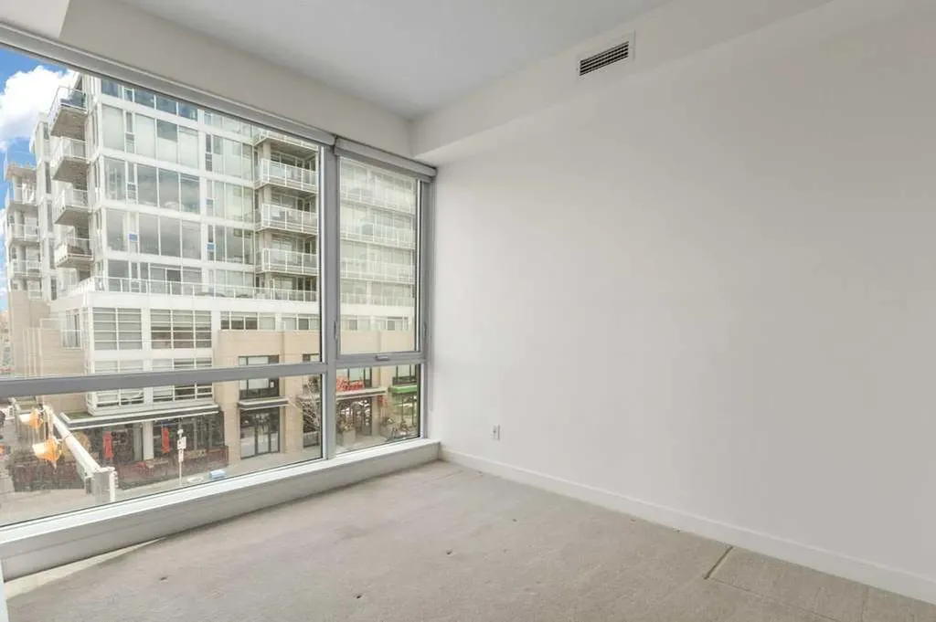 301 10 Street NW Calgary AB T2N 1V5
