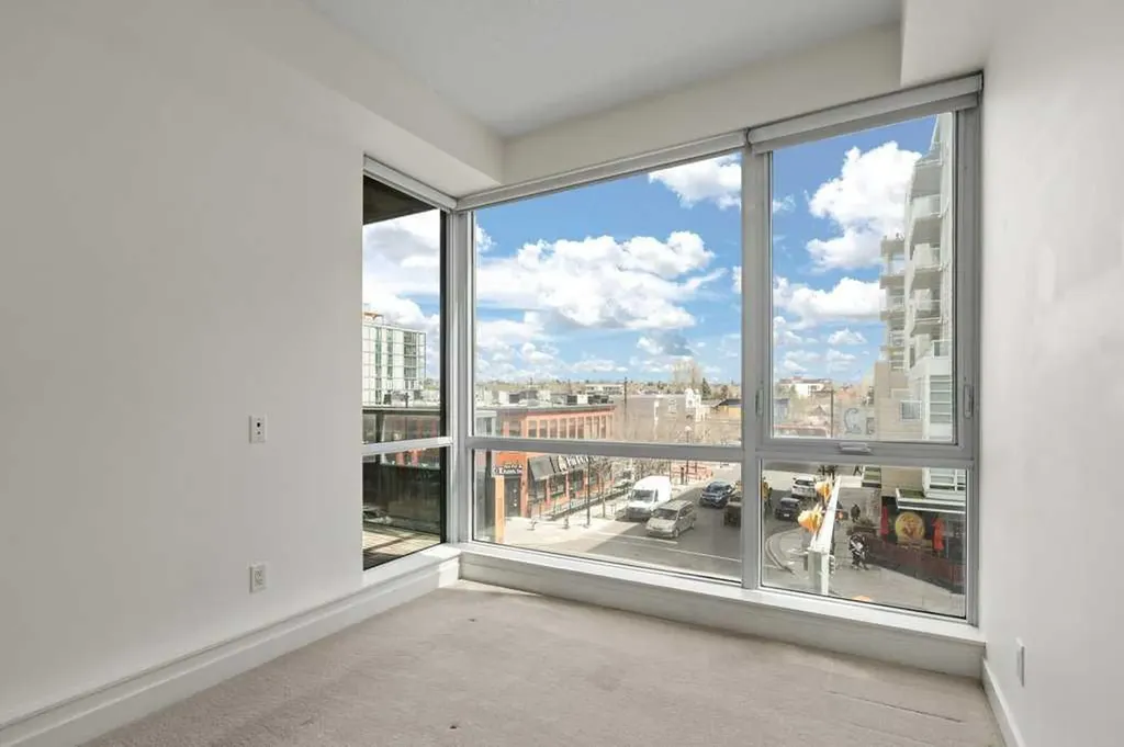 301 10 Street NW Calgary AB T2N 1V5