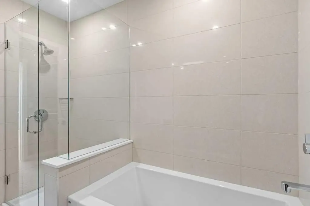 301 10 Street NW Calgary AB T2N 1V5