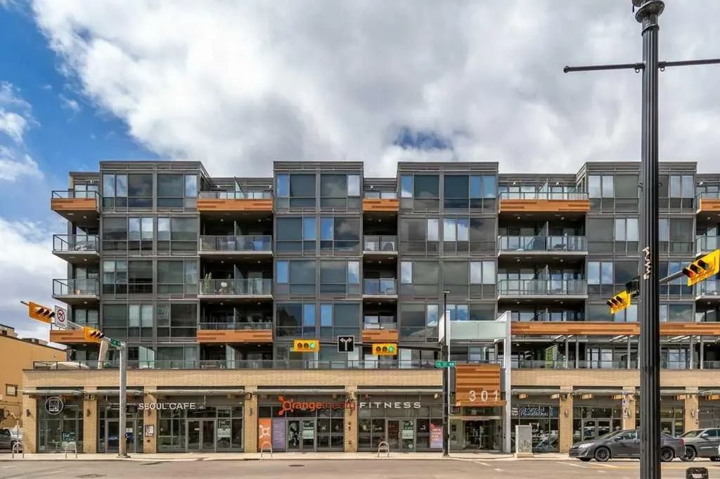 301 10 Street NW Calgary AB T2N 1V5