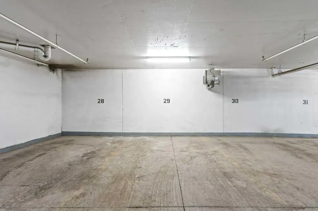 301 10 Street NW Calgary AB T2N 1V5