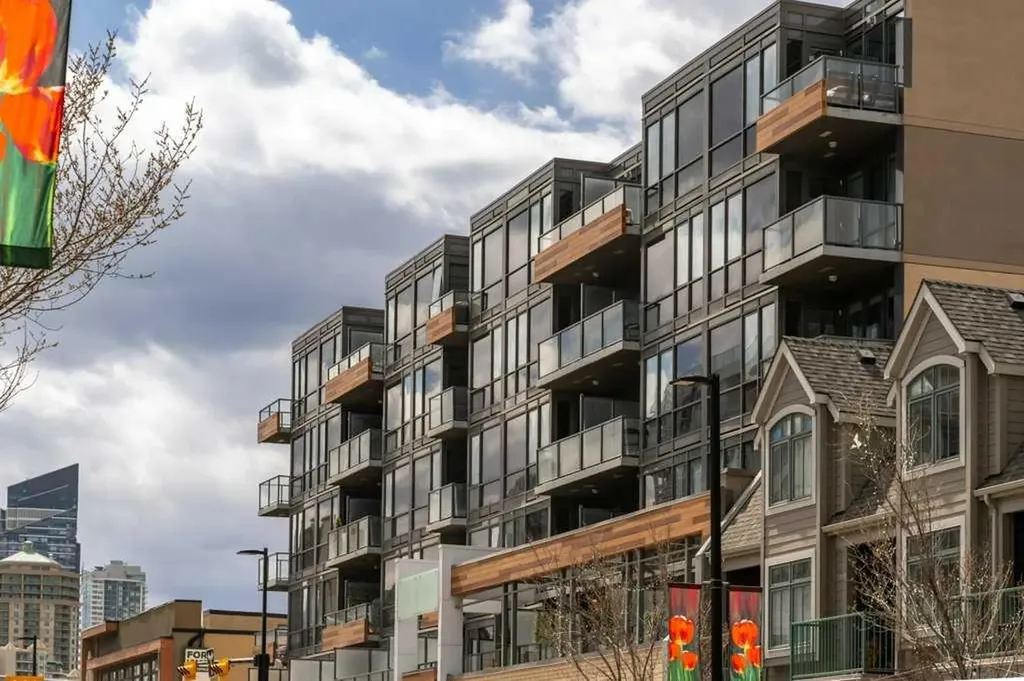 301 10 Street NW Calgary AB T2N 1V5