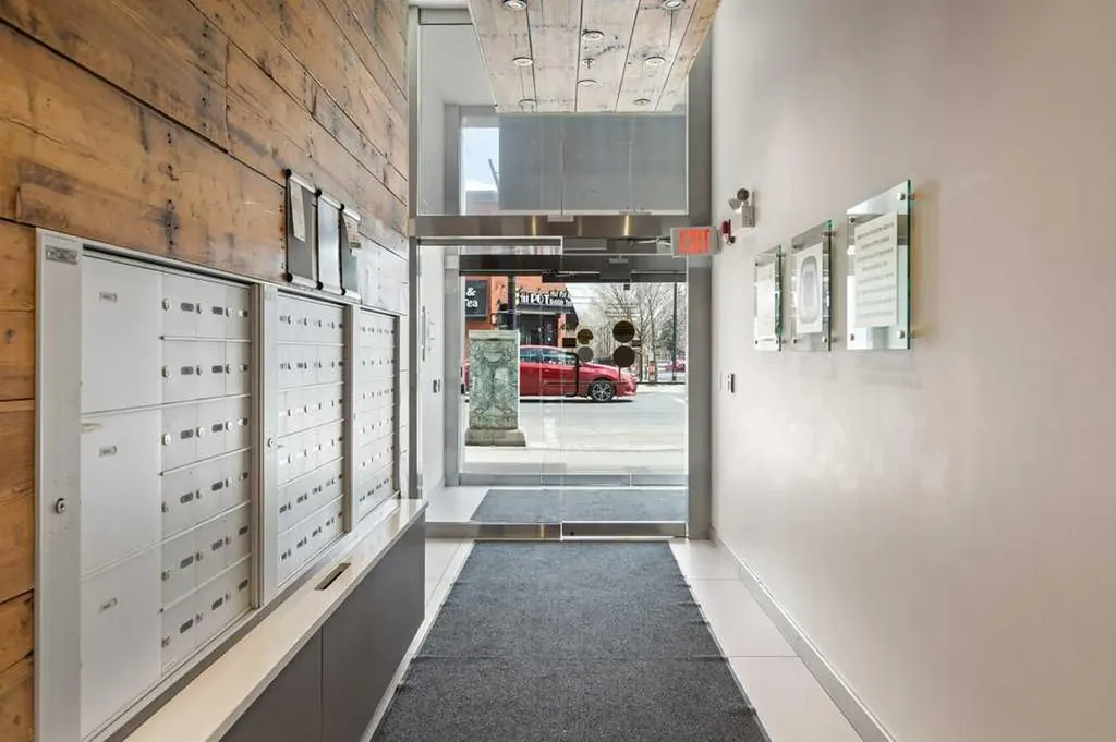 301 10 Street NW Calgary AB T2N 1V5