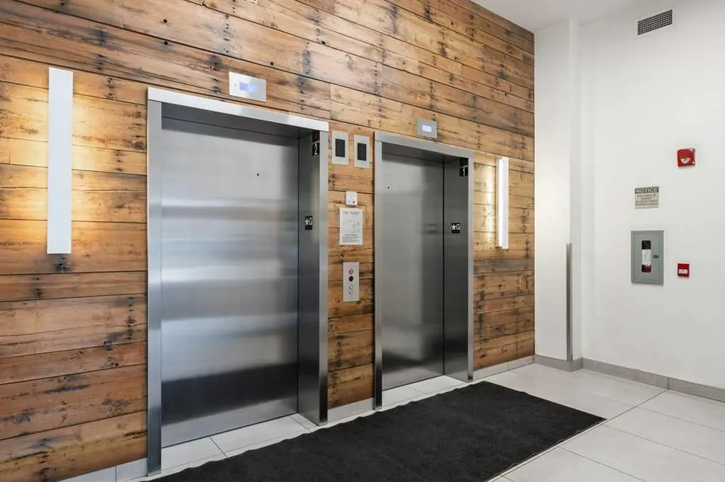 301 10 Street NW Calgary AB T2N 1V5