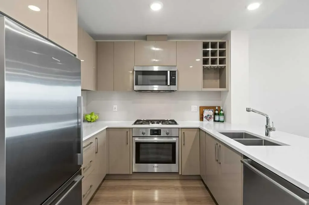 301 10 Street NW Calgary AB T2N 1V5