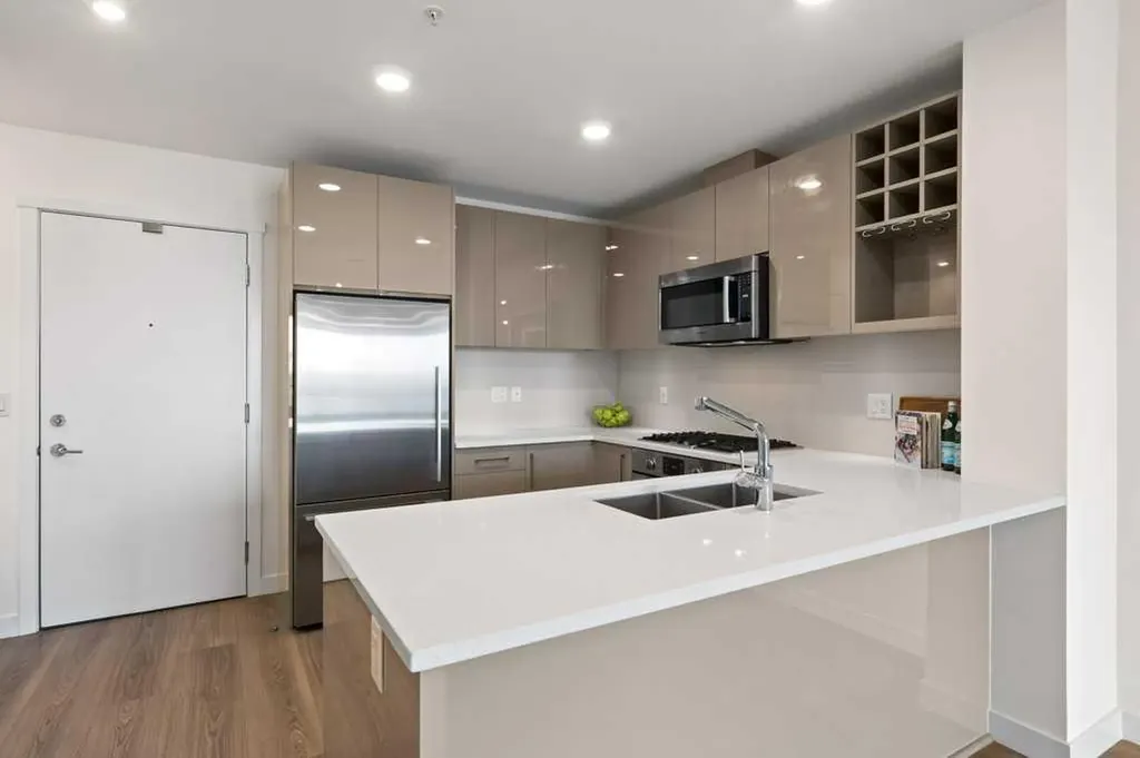 301 10 Street NW Calgary AB T2N 1V5