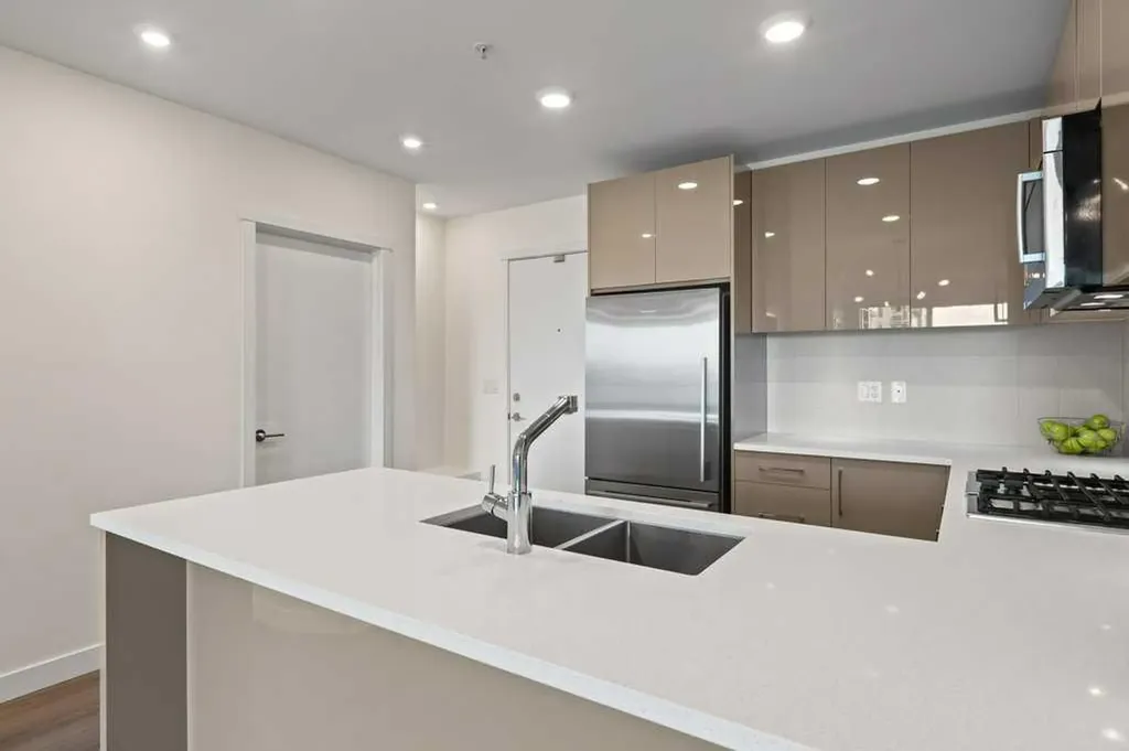 301 10 Street NW Calgary AB T2N 1V5