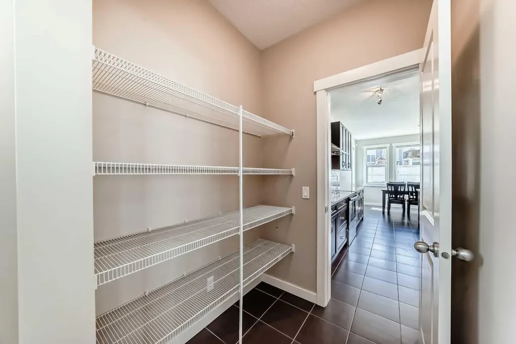 210 Stonemere Green Chestermere AB T1X 0S2