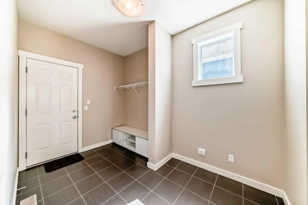 210 Stonemere Green Chestermere AB T1X 0S2