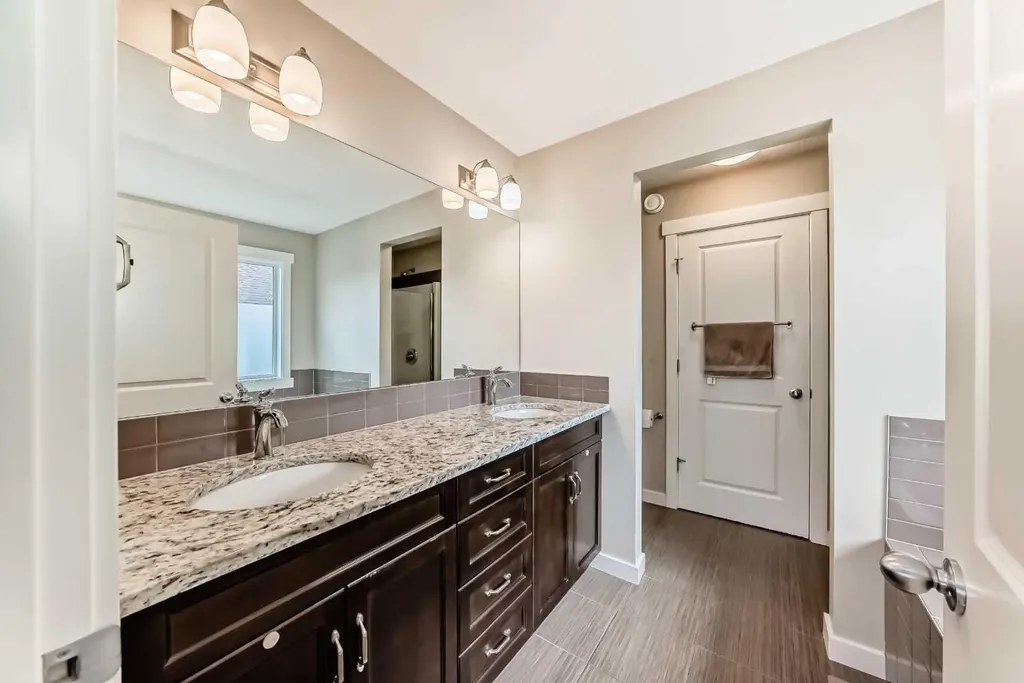 210 Stonemere Green Chestermere AB T1X 0S2