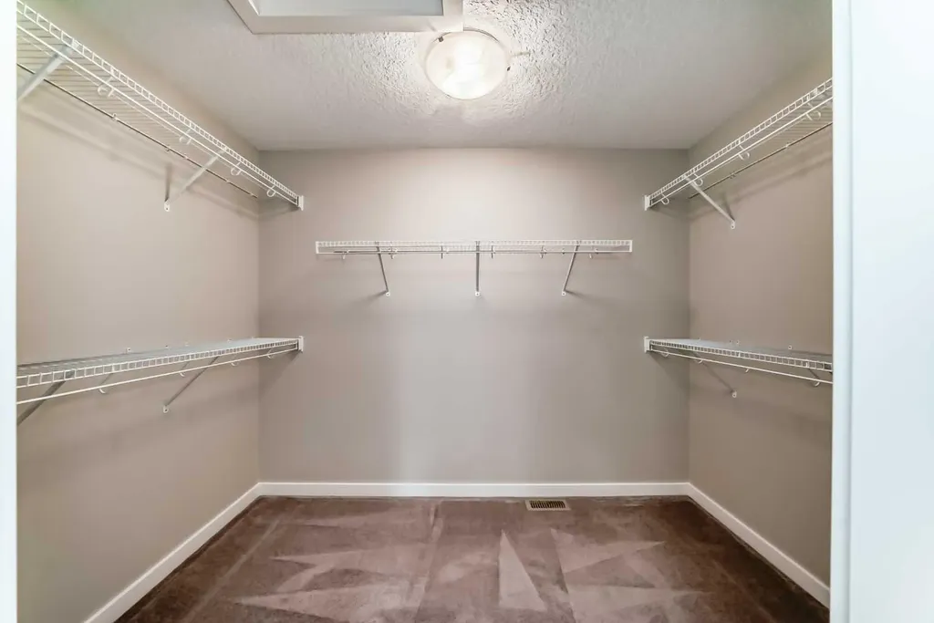 210 Stonemere Green Chestermere AB T1X 0S2