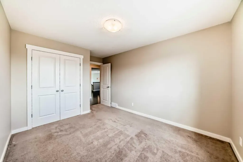 210 Stonemere Green Chestermere AB T1X 0S2