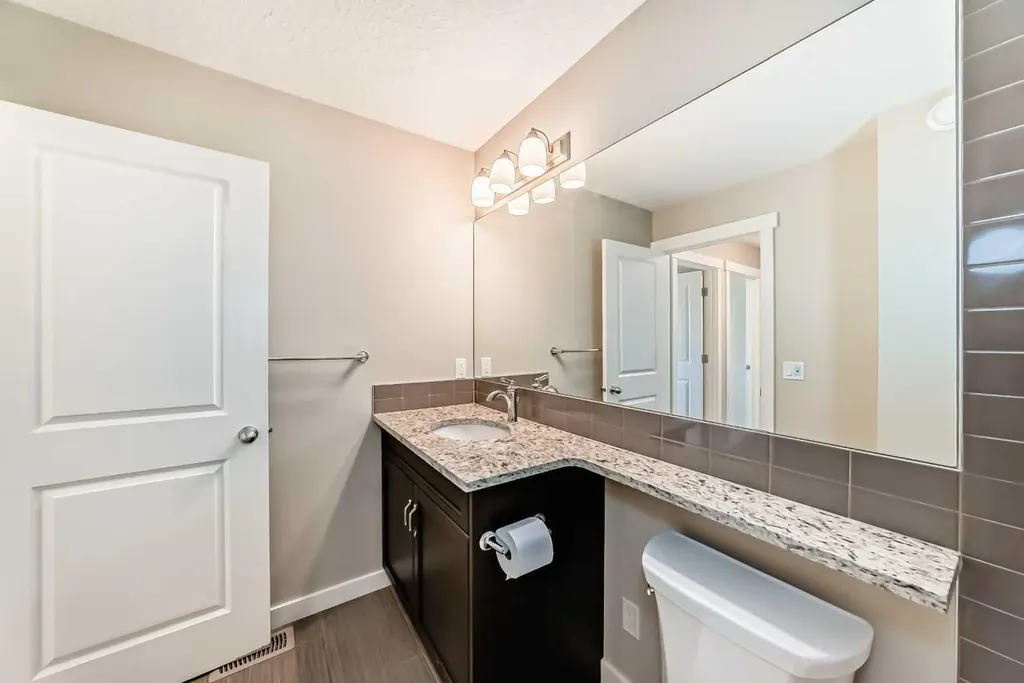 210 Stonemere Green Chestermere AB T1X 0S2